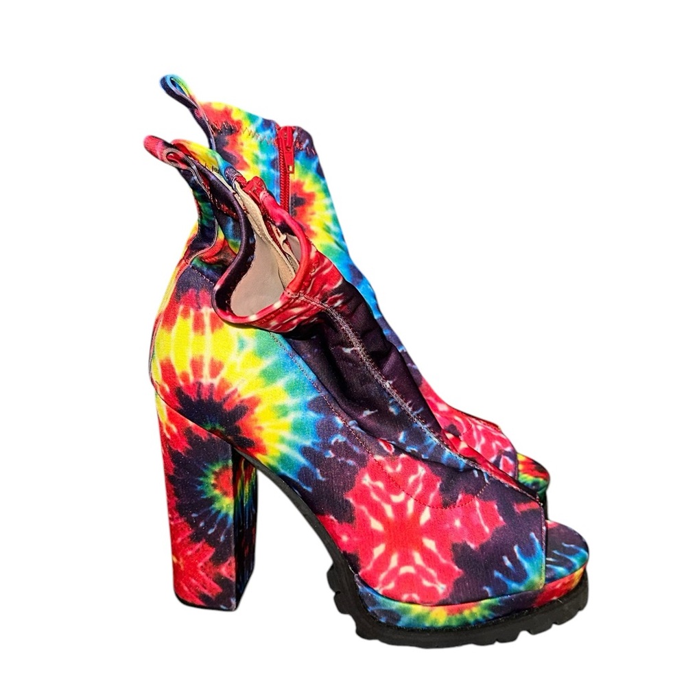 ILIA Red and Yellow High Heel Shoes with Chunky Platform and Avant-Garde Design
